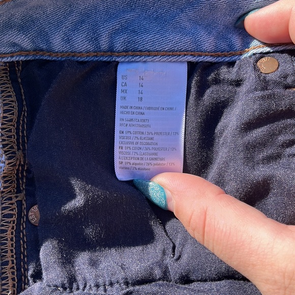 AE Stretch Denim Short - Picture 5 of 6